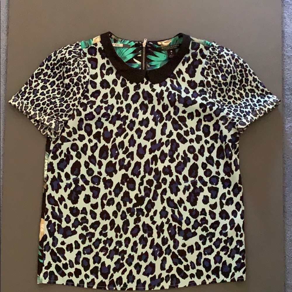 Super cute blouse. Great pattern